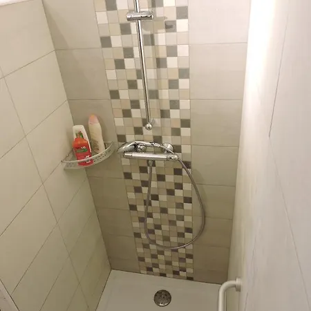 Rue Louis Blanc Apartment *